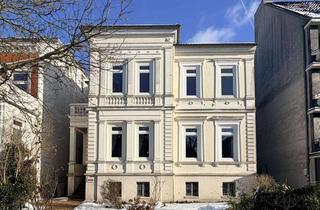 Wohnung kaufen in 23560 St. Jürgen, Erstbezug nach Sanierung: Stilvolle Altbauwohnung mit Balkon ...