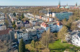 Wohnung kaufen in 23560 St. Jürgen, Erstbezug nach Sanierung: Stilvolle Altbauwohnung mit Balkon ...