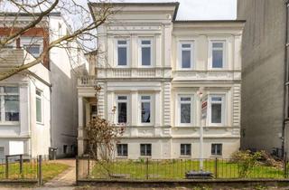 Wohnung kaufen in 23560 St. Jürgen, Erstbezug nach Sanierung: Stilvolle Altbauwohnung mit Balkon ...