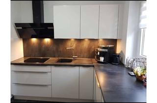 Wohnung kaufen in 63457 Hanau, Top renovierte 2,5 Zimmer Wohnung + KFZ Stellplatz + Einbauküche + Keller in ruhiger Bestlage Hanaus