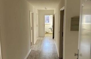 Wohnung mieten in Wasbeker Straße 80, 24537 Neumünster, Renovierte 4-Zimmer-Wohnung mit Balkon im 1. OG in Neumünster