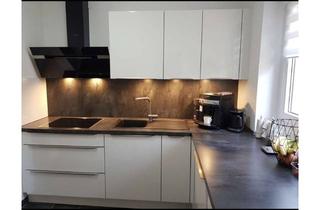 Wohnung mieten in 63457 Hanau, Top renovierte 2,5 Zimmer Wohnung + KFZ Stellplatz + Einbauküche + Teilmöbeliert + Keller - 1A Lage