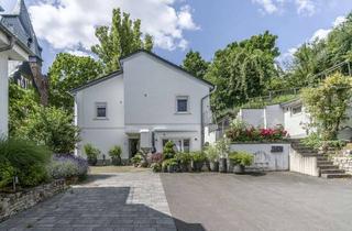 Haus kaufen in 65366 Geisenheim, Modernisiertes Zweifamilienhaus mit Blick auf Schloss Johannisberg