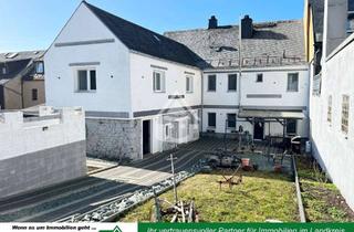 Haus kaufen in 95131 Schwarzenbach a Wald, Großzügiges Wohnen mit Mietpotenzial