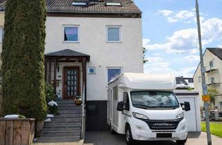 Einfamilienhaus kaufen in 61184 Karben, Charmantes Einfamilienhaus mit Garten, ausgebautem Dachgeschoss und Garagen