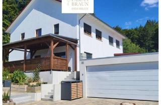 Haus kaufen in 92262 Birgland, Moderne KfW-40-DHH, Kamin, Parkett, Gäste-WC, PV-Anlage, Wärmep., Garage, EBK, in ruhiger Wohnlage