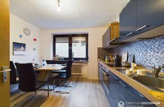 Anlageobjekt in 93173 Wenzenbach, Gepflegtes Mehrfamilienwohnhaus * Solide Kapitalanlage mit Entwicklungspotential