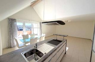 Wohnung kaufen in 71384 Weinstadt, Lichtdurchflutete 98 m² Dachgeschosswohnung mit 3,5 Zimmer - Dachterrasse - Aufzug