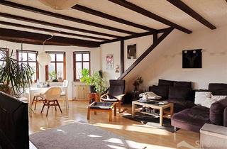 Wohnung kaufen in 97076 Lengfeld, Schöne Dachgeschosswohnung mit Balkon, Kellerabteil und Stellplatz in begehrter Lage - Lengfeld