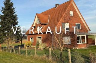 Wohnung kaufen in 33449 Langenberg, In sehr ruhiger Lage: EG‑Wohnung mit eigener Garage, gemeinschaftlichen Außenflächen inkl. Ackerland