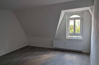 Wohnung mieten in Alt-Friedrichsfelde 98, 10315 Friedrichsfelde, Große Dachgeschoßwohnung in zentraler Lage