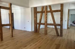 Wohnung mieten in Schloßplatz, 29221 Celle, Behindertengerechtes Wohnen am Schloßplatz #Altbaucharakter #Lehmdecken #Aufzug