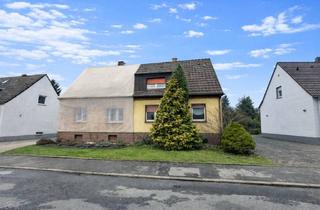 Doppelhaushälfte kaufen in 46238 Batenbrock, Doppelhaushälfte mit großem Grundstück – Potenzial inklusive