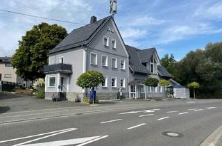 Anlageobjekt in Allmannshausen 13, 56410 Montabaur, 6,7 % Rendite direkt am FOC: Gepflegtes Wohn- & Geschäftshaus mit 22 Parkplätzen