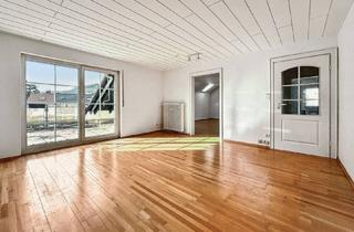 Wohnung kaufen in 65779 Kelkheim, Helle Dachgeschosswohnung mit Sonnenloggia und Blick ins Grüne in Kelkheim