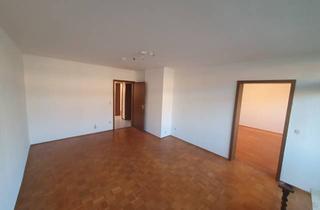 Wohnung kaufen in 85055 Ingolstadt, Helle 3-Zimmer-Wohnung mit zwei Balkonen, Gartenanteil und Garage in ruhiger Wohnlage