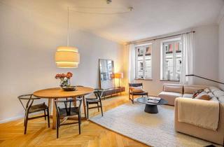 Wohnung kaufen in Gärtnerplatz, 80469 Ludwigsvorstadt-Isarvorstadt, Historisches Flair am Gärtnerplatz: Ideal geschnittene 3-Zimmer-Altbau-Wohnung mit Balkon