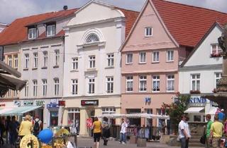 Wohnung mieten in 18273 Güstrow, Repräsentative 2-ZKB mit hohen Stuckdecken und Blick auf den Borwin Brunnen