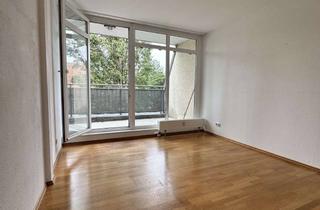 Wohnung mieten in Streitstraße 44, 13587 Spandau, Helle 2-Zimmer-DG-Wohnung mit Balkon & EBK - WG geeignet
