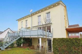 Doppelhaushälfte kaufen in 71154 Nufringen, Moderne Doppelhaushälfte mit großem Balkon und überdachter Terrasse