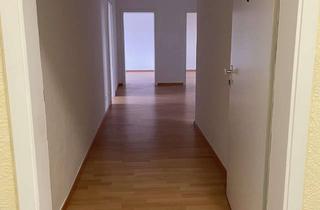 Wohnung mieten in Kyffhäuserstraße 27, 41061 Mönchengladbach, Großzügige helle Wohnung nahe Zentrum - WG geeignet - mit Blick ins Grüne