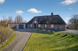Haus kaufen in Porrendeich 17, 25889 Uelvesbüll, Charmantes Reetdachhaus in idyllischer Lage mit Weitblick