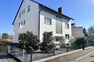 Anlageobjekt in 76751 Jockgrim, Topp gepflegtes 3-Familienhaus mit Garagen und Stellplätzen zur Kapitalanlage - voll vermietet