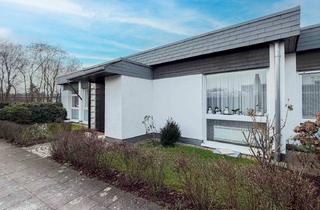 Immobilie kaufen in 50829 Köln, Wohnen auf einer Ebene – Gepflegter Eckbungalow mit idyllischem Garten in Alt-Bocklemünd