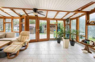 Mehrfamilienhaus kaufen in 73066 Uhingen, Uhingen - Charmantes Wohnen auf zwei Einheiten - ein Zuhause mit Wintergarten, Kaminofen & zwei Gärten