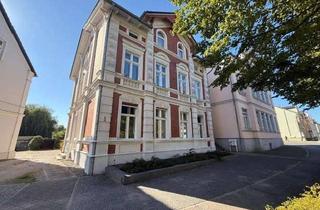 Wohnung kaufen in Bahnhofstraße, 17192 Waren, Großzügige 3-Zimmer-Wohnung mit Kamin und Nähe zur Müritz