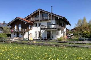 Haus kaufen in Hochgernstraße 22, 83346 Bergen, Von Privat: Kernsaniertes MFH (DHH) mit Bergblick | 218 m² Wohnfläche | PV & Erdwärme | Bergen