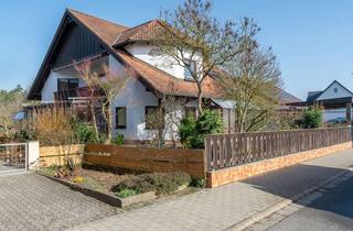 Haus kaufen in 91469 Hagenbüchach, Attraktives Zweifamilienhaus mit viel Platz und großem Grundstück in Hagenbüchach