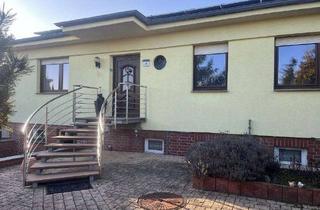 Einfamilienhaus kaufen in 04860 Torgau, Einfamilienhaus im Bungalowstil mit Pool, Sauna und PV-Anlage in Torgau