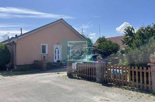 Haus kaufen in Gingster Straße 61a, 18573 Samtens, Samtens - Großes Reihenendhaus mit zwei Wohnungen zu verkaufen!