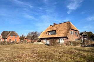 Wohnung kaufen in 25938 Nieblum, Ferienwohnung unter neuem Reetdach + zusätzl. Teileigentum ("Apartment") im Souterrain - exkl. Lage