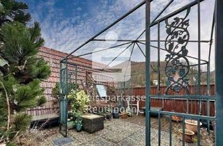 Wohnung kaufen in 72574 Bad Urach, Großzügige 3-Zimmer-Maisonette mit Loggia, Dachterrasse und Tiefgaragenstellplatz