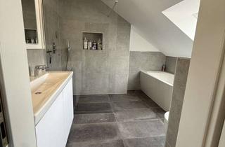 Wohnung kaufen in 40764 Langenfeld, Ankommen und wohlfühlen: Neuwertige 3,5-Zimmer-Wohnung mit Garage in Langenfeld-Berghausen