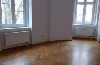 Wohnung kaufen in Dichterviertel, 65187 Biebrich, 5-Zimmer Wohnung mit Balkon im Dichterviertel