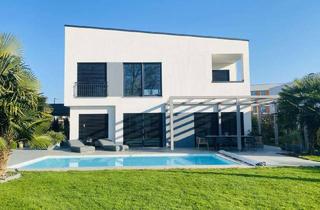 Villa kaufen in 76437 Rastatt, Moderne Stadtvilla mit Pool in Waldrandlage