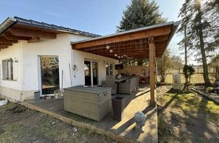 Haus kaufen in 14943 Luckenwalde, Naturparadies auf 2.500 m² – Bungalow mit Teich, Gästehaus & Werkstattgarage