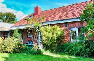 Haus kaufen in 25764 Wesselburen, Cooles Haus mit Einliegerwohnung, Nebengebäude und Garagen!