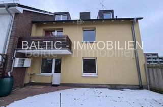 Einfamilienhaus kaufen in 23730 Neustadt, große Doppelhaushälfte mit Vollkeller