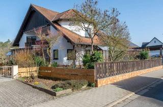 Haus kaufen in 91469 Hagenbüchach, Hagenbüchach - Attraktives Zweifamilienhaus mit viel Platz und großem Grundstück in Hagenbüchach