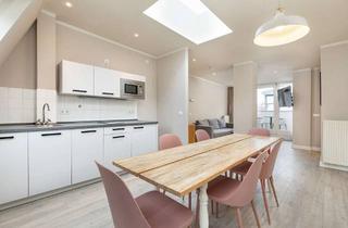 Wohnung kaufen in Schönhauser Allee 186, 10119 Prenzlauer Berg, Nahe Rosa-Luxemburg-Platz: 2,5 Zimmer DG-Wohnung (4. OG), West-Terrasse, Einbauküche, Wannenbad