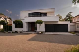 Villa kaufen in 47803 Inrath/Kliedbruch, Elegante Bauhaus-Villa mit Poollandschaft und Basketballplatz in Düsseldorf-Nähe