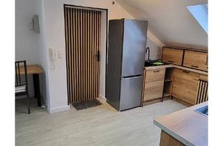 Wohnung mieten in Holtruper Straße 12, 28325 Bremen, Frisch sanierte 2-Zimmer-Dachgeschosswohnung in Bremen