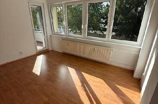 Wohnung kaufen in 21244 Buchholz, Buchholz in der Nordheide - Helle 3-Zimmer-Wohnung mit EBK Loggia von Privat, Bezugsfrei