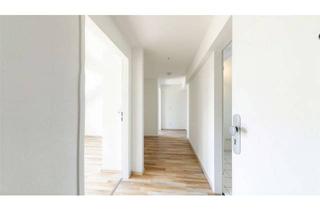 Wohnung kaufen in 47803 Benrad-Nord, Charmante Dachgeschosswohnung: Helle 2 Zimmer + Garage