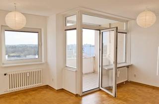 Wohnung kaufen in Am Bogen, 13589 Spandau, Himmel über Berlin: Helle 2-Zimmer-Wohnung mit Panorama-Blick