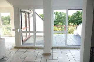 Wohnung kaufen in 86356 Neusäß, Lichtdurchflutete Maisonettewohnung mit Terrasse und Balkon im Neusässer Schmutterpark (von privat)